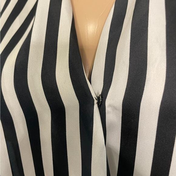 Apt 9 Silky Blouse Womens S Black White Striped Long Sleeve Deep V Formal Classy - Picture 4 of 12